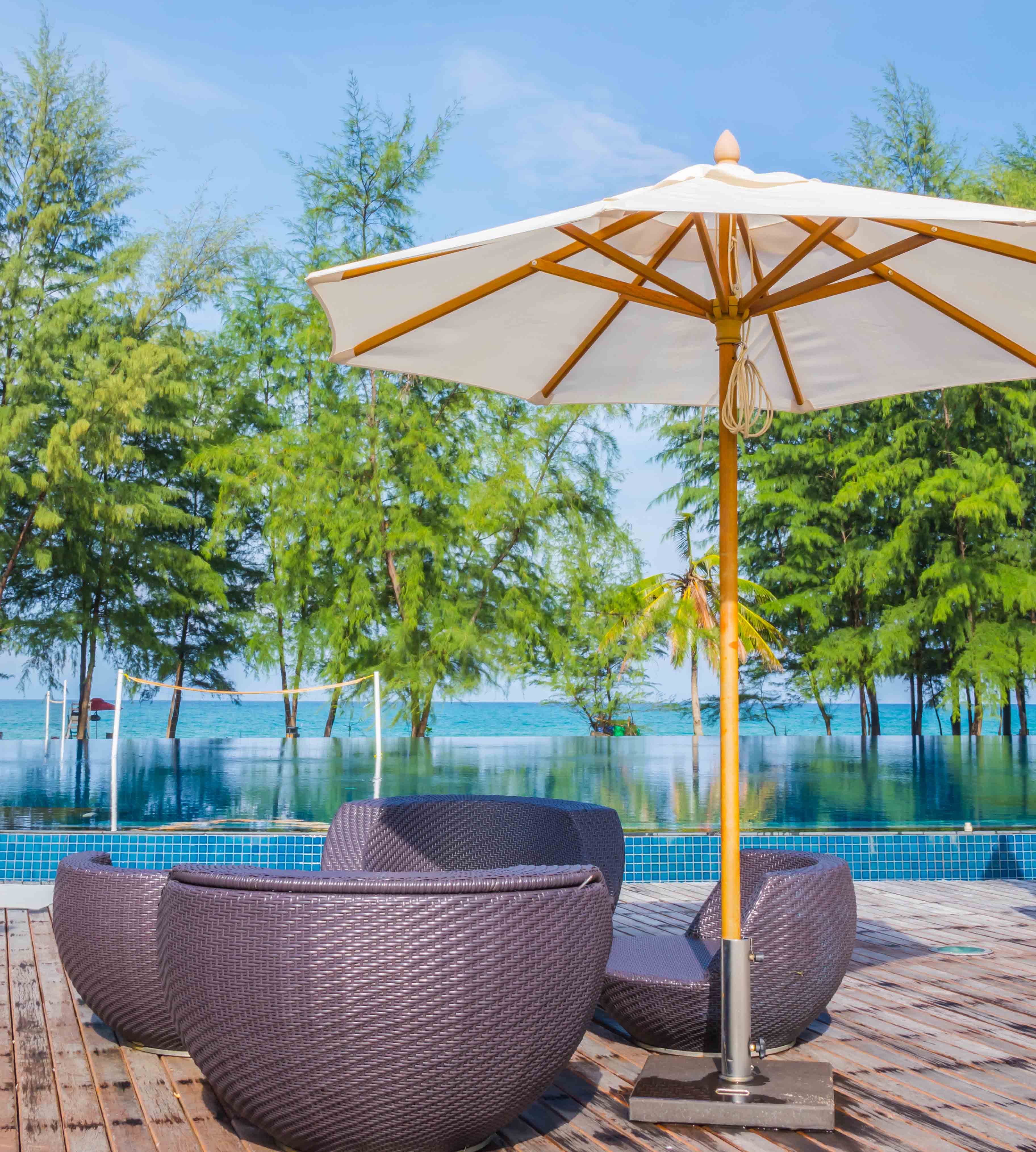 can you use a patio umbrella at the beach Myrtyracle Fringe 6ft Outdoor White Umbrella UV50+ Protection Boho Beach Umbrellas for Sand with Tassels Portable Pool Umbrella with Bag Sunshade Tilt Table Umbrellas for Outside : Patio MAISON ARTS 7ft Patio Fringe