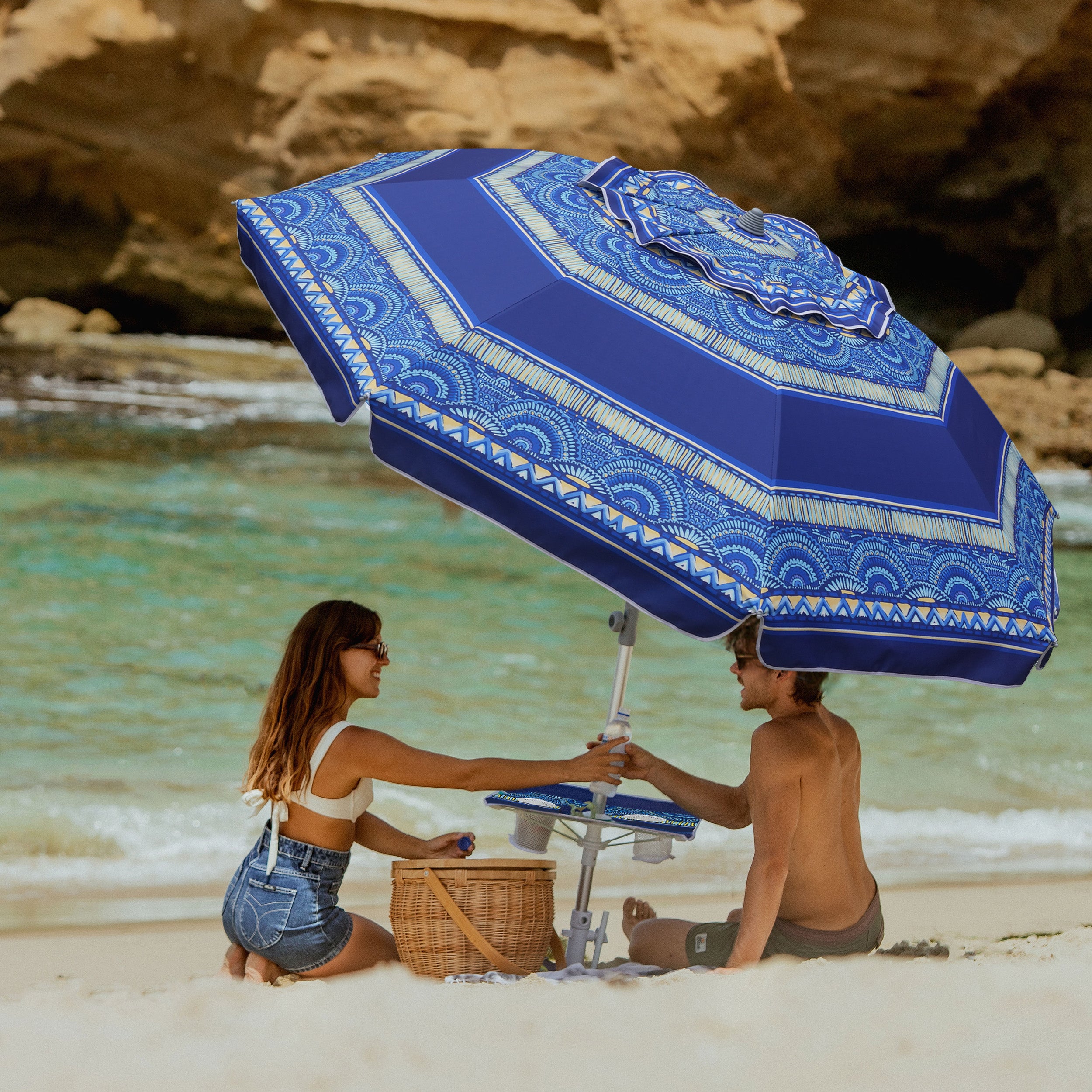 AMMSUN 7ft Beach Umbrella with sand anchor, Built-in Table Haute Stripes